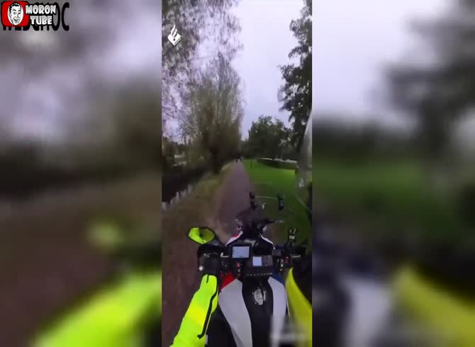 Video :130 km-h scooter on a cycling track, chasing in Rotterdam